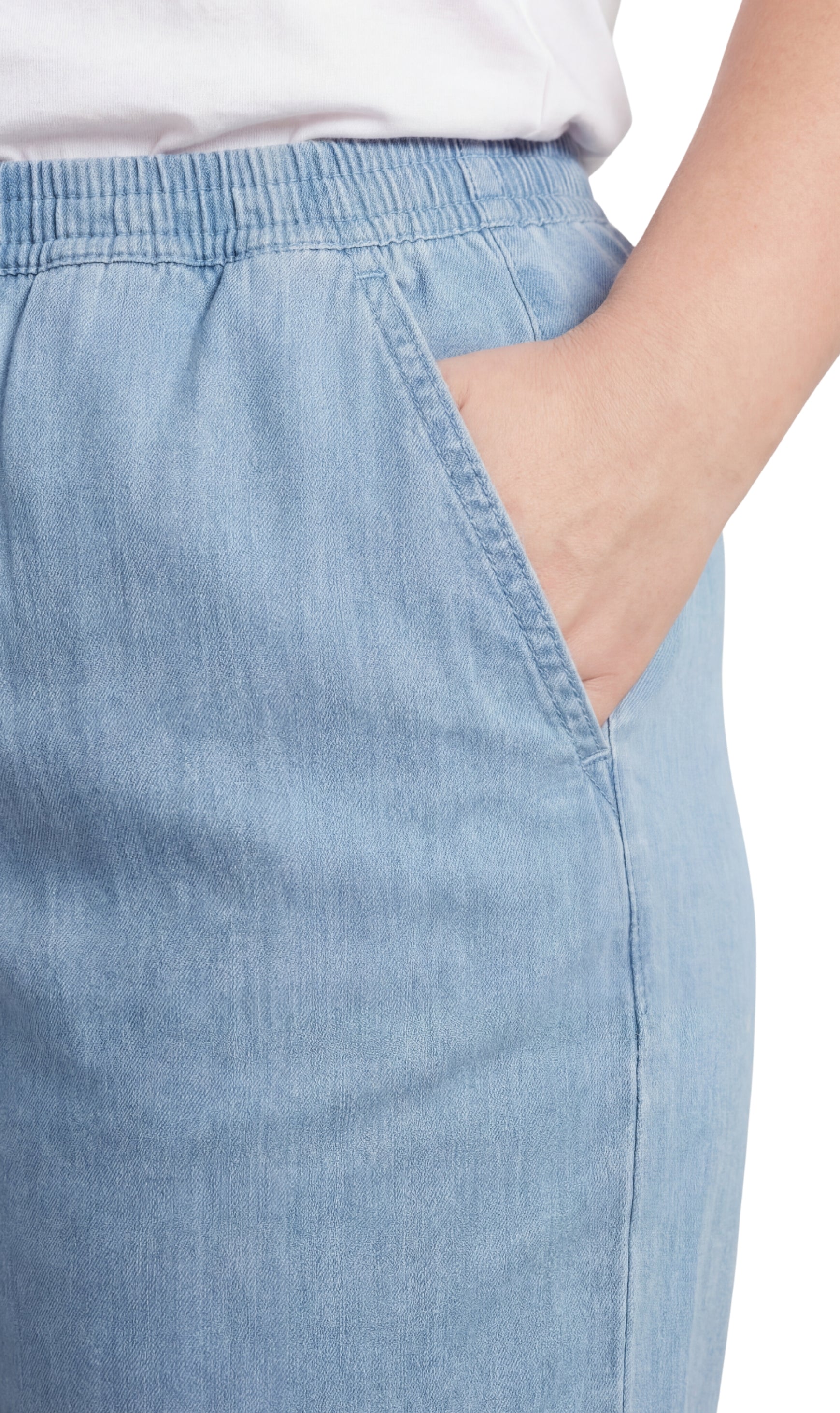Turtle Bay New York Women's Easy Pull on Bermuda Shorts in Denim and Twill chambray pocket
