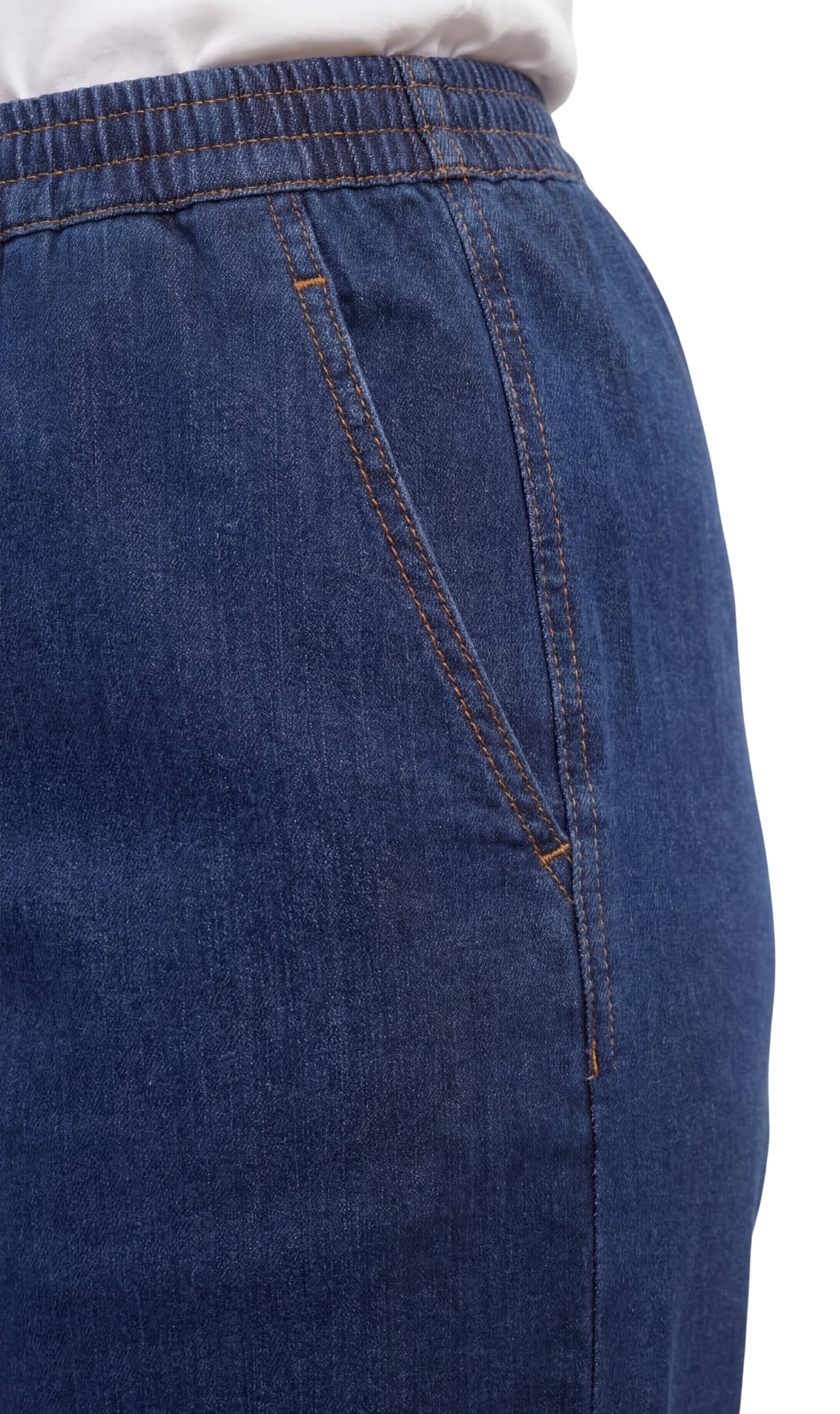 Turtle Bay New York Women's Easy Pull on Bermuda Shorts in Denim and Twill Indigo pocket